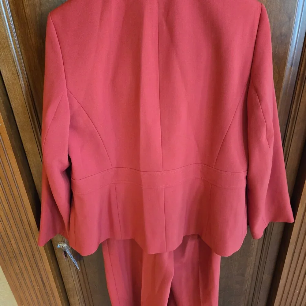 Le Suit Pant Suit- New with tags - Picture 2 of 4